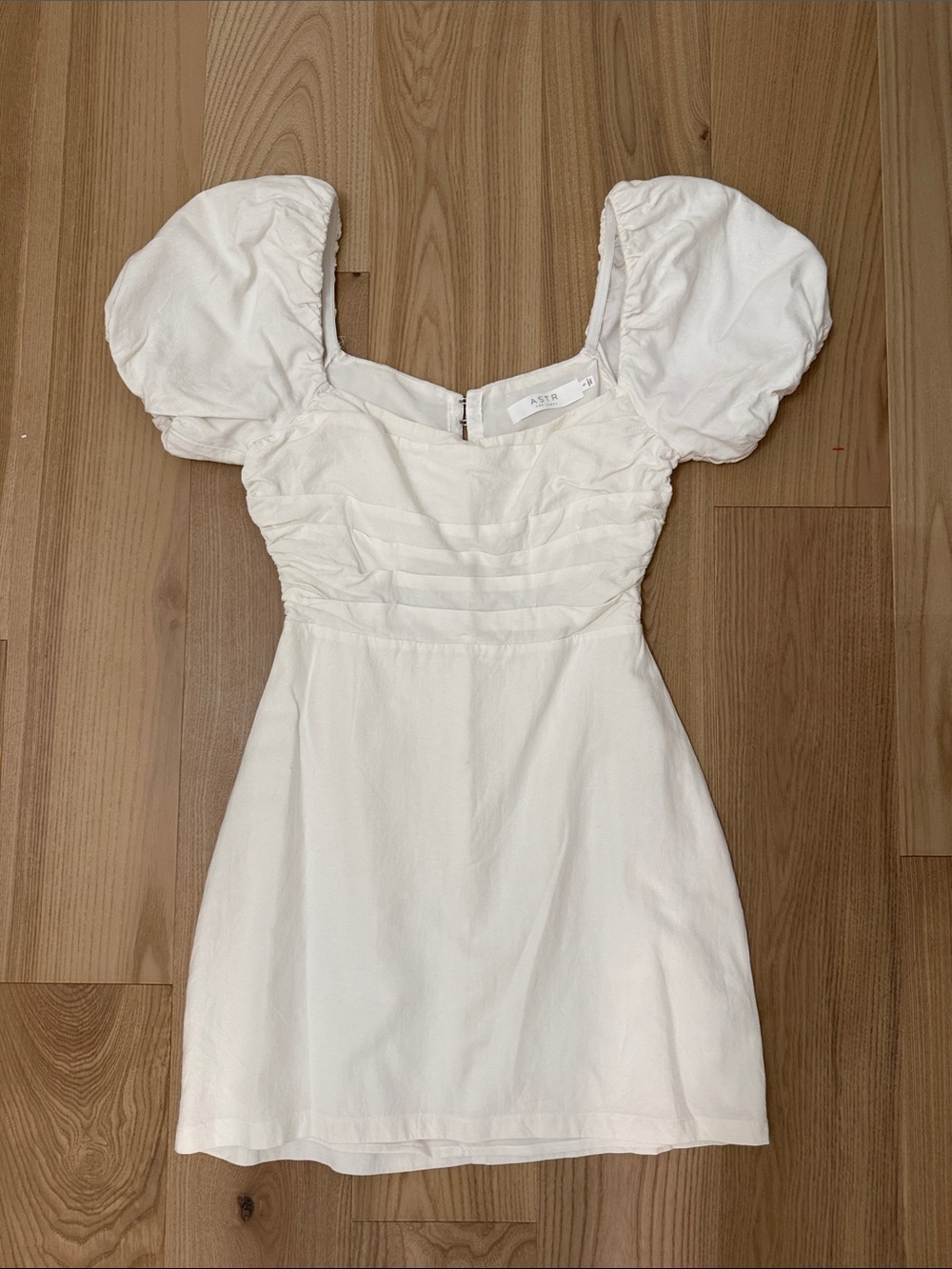 Astr White Puff-Sleeve Mini Dress